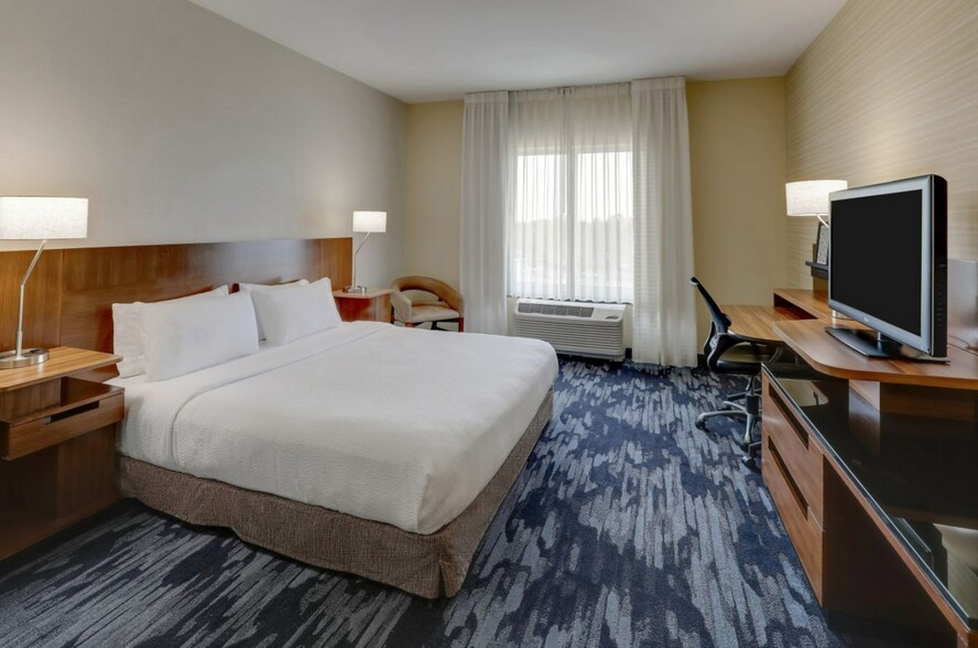 More Photos Of 1111 N Lorraine St, Hutchinson Hotel For Sale