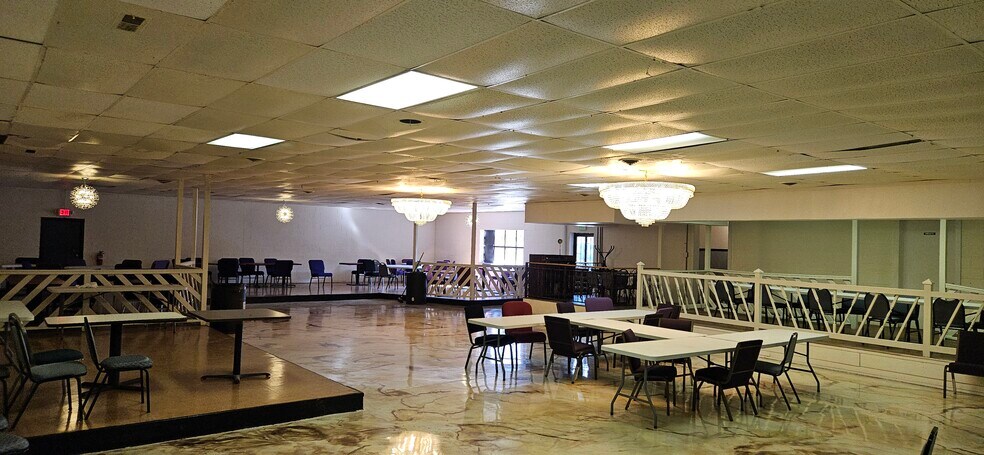 More Photos Of 302 W Colonial Trail Hwy, Blackstone Freestanding For Lease