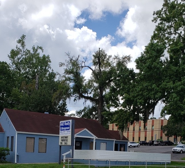 More Photos Of 2205 Apalachee Pky, Tallahassee Restaurant For Sale