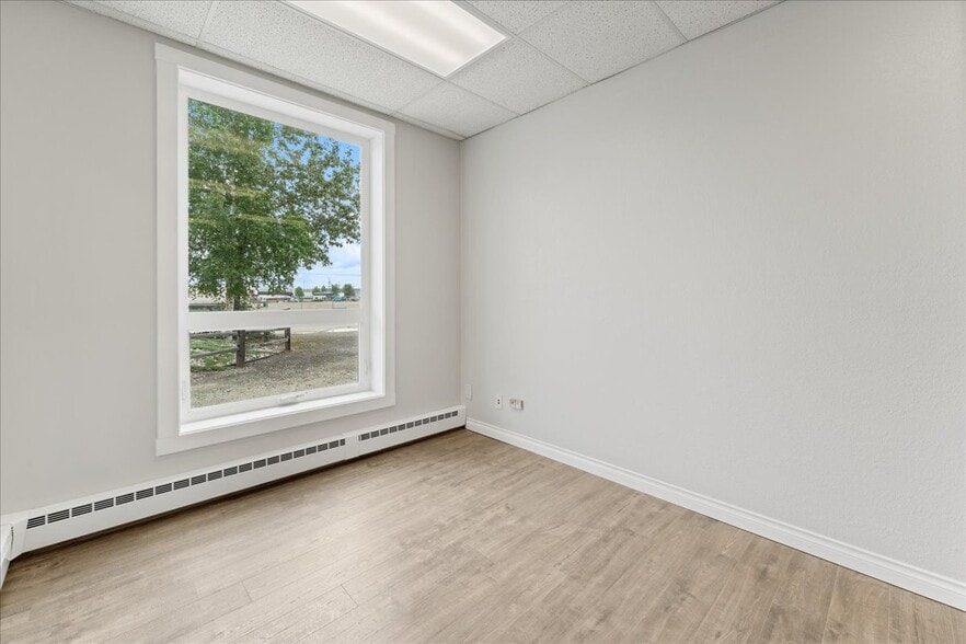 More Photos Of 3408 International St, Fairbanks Warehouse For Lease