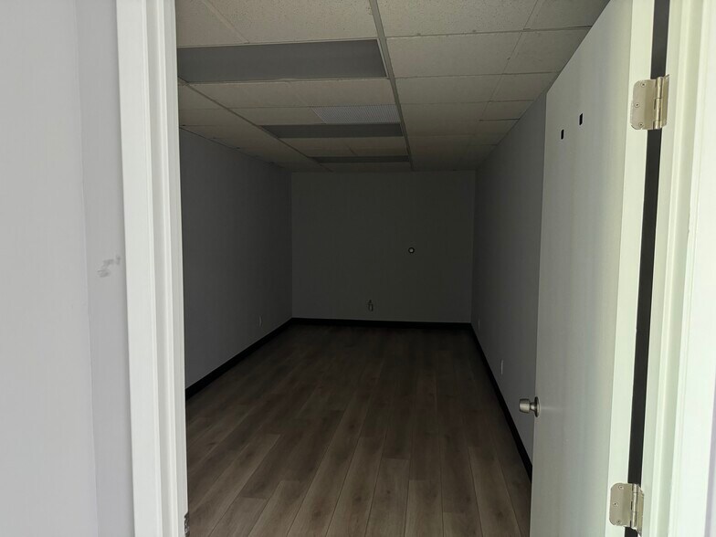 More Photos Of 12444 Victory Blvd, North Hollywood Loft Creative Space For Lease