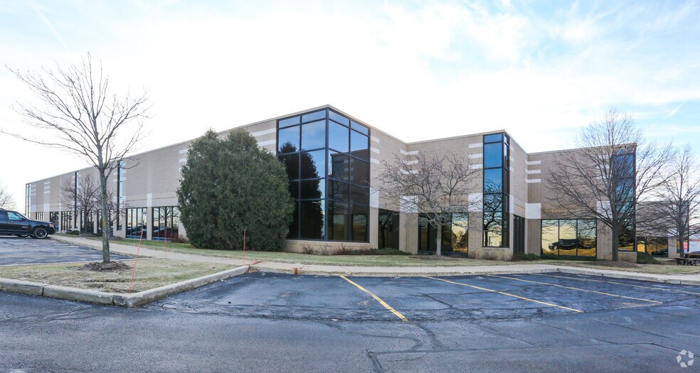 More Photos Of W165 N5731 Ridgewood Dr, Menomonee Falls Warehouse For Lease