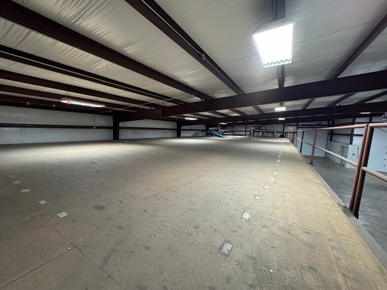 More Photos Of 130 E 9th St, Ada Warehouse For Lease