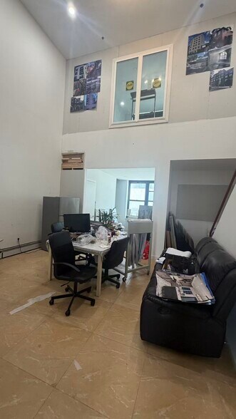 More Photos Of 13110 40th Rd, Flushing Storefront Retail Office For Lease