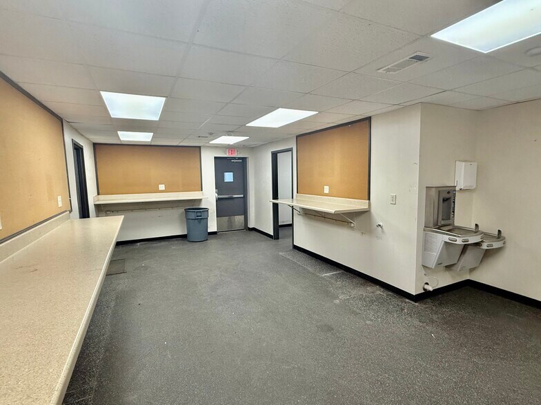 More Photos Of 7871 Schillinger Park, Mobile Warehouse For Sale