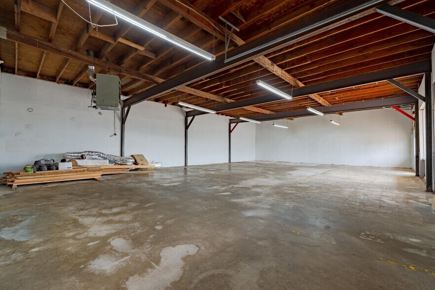 More Photos Of 422 State Highway 42, Osage Beach Storefront For Sale