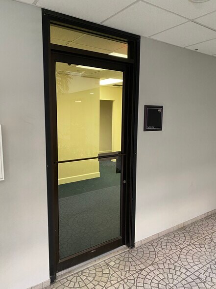 More Photos Of 3665 Bee Ridge Rd, Sarasota Medical For Lease