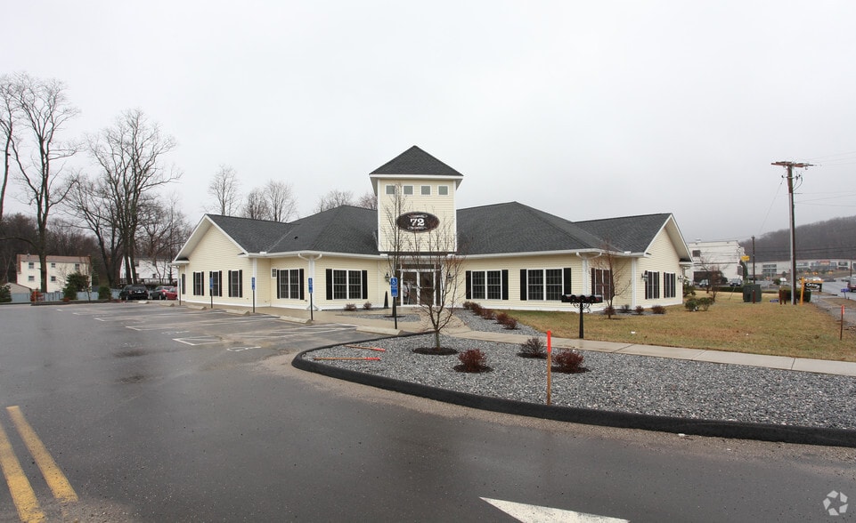 Primary Photo Of 72 Pine St, Bristol Medical For Sale