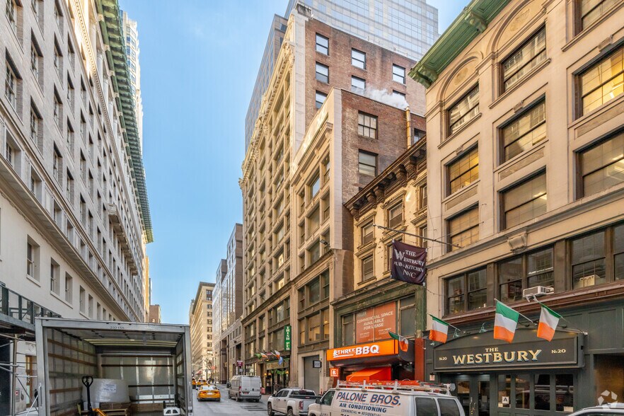 More Photos Of 8 W 38th St, New York Office For Lease