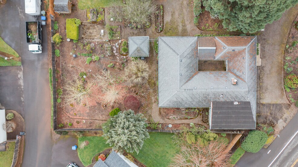 More Photos Of 5198 Skyline Rd S, Salem Multifamily For Sale