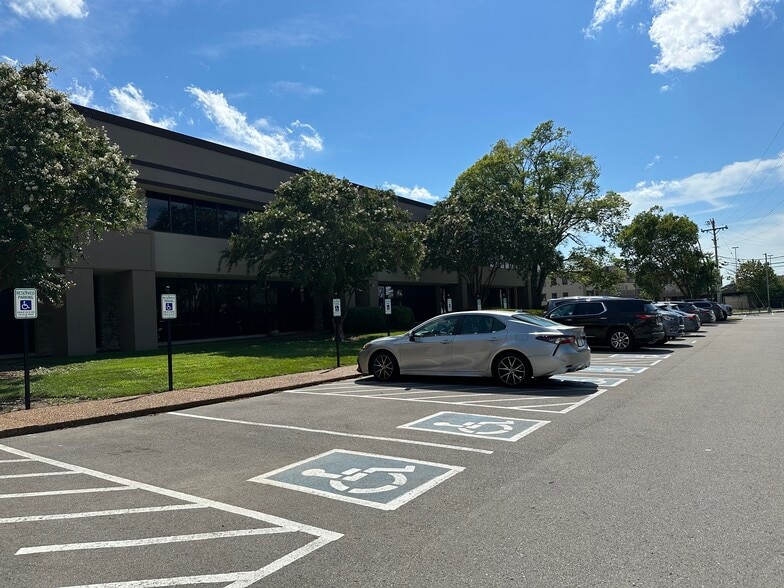 More Photos Of 2000 Richard Jones Rd, Nashville Office For Lease