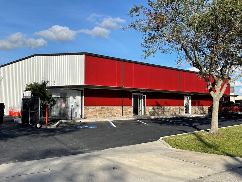 More Photos Of 6247-6251 Colan Pl, Sarasota Warehouse For Lease
