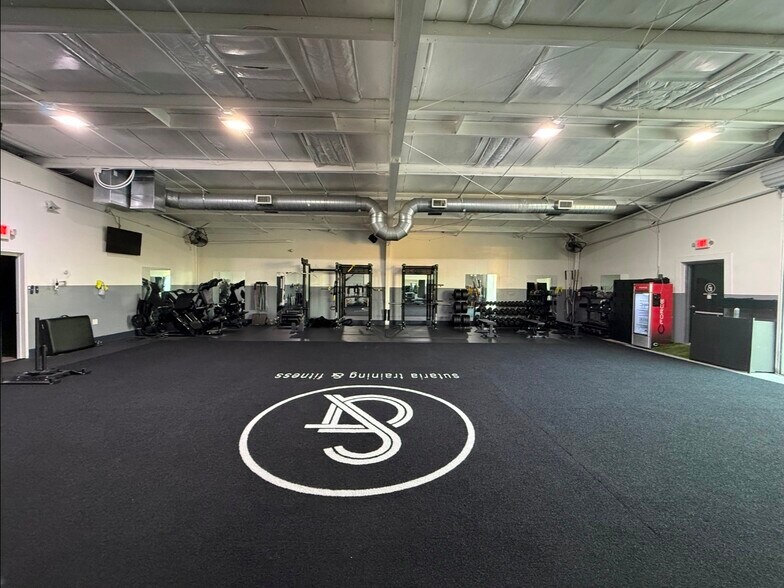 More Photos Of 5830 Star Ln, Houston Light Distribution For Lease