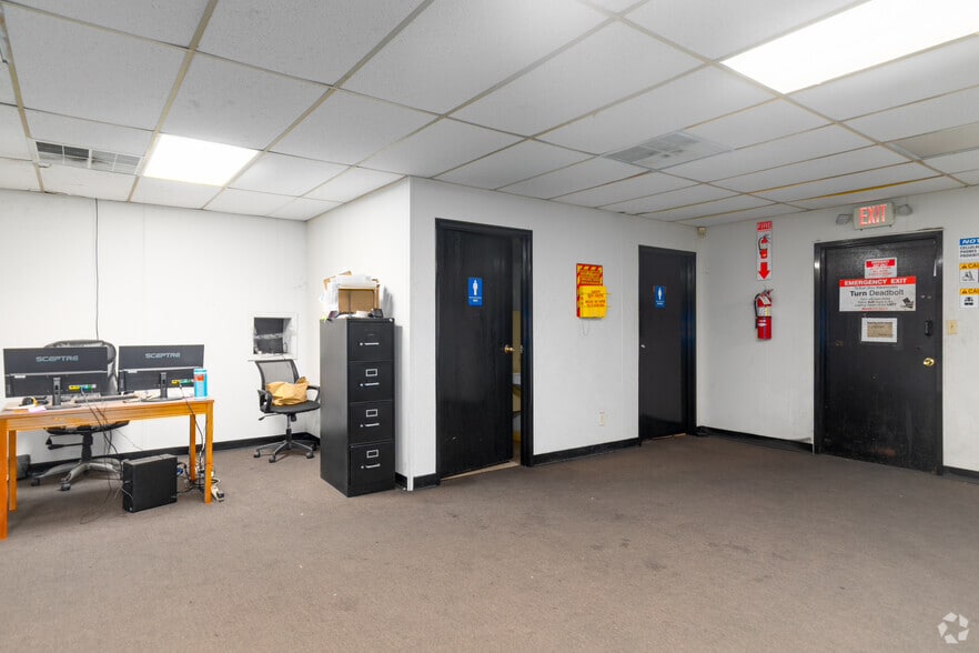 More Photos Of 1437 E State St, Hamilton Unknown For Lease
