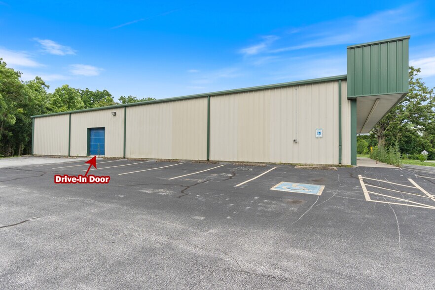 More Photos Of 722 S Highway 59, Decatur Freestanding For Lease