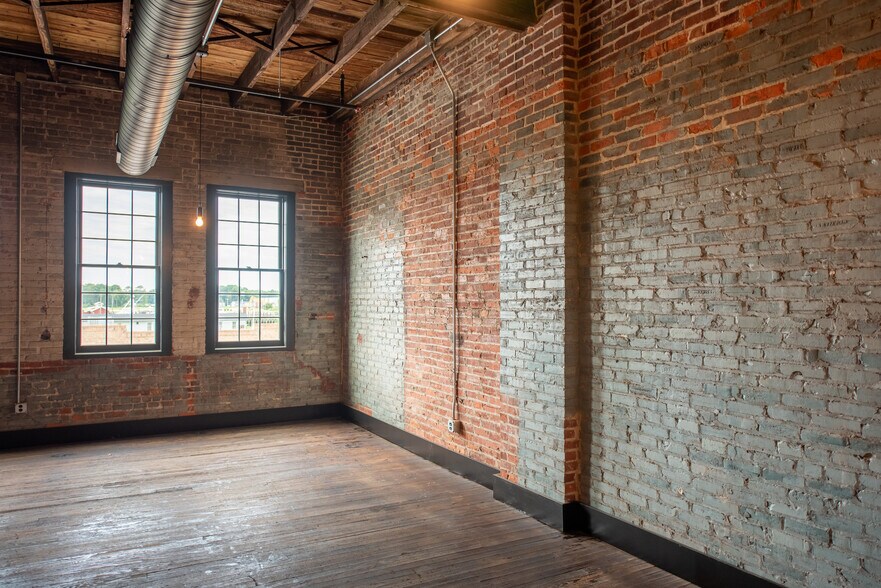 More Photos Of 225 Mason Ave, Cape Charles Storefront For Sale