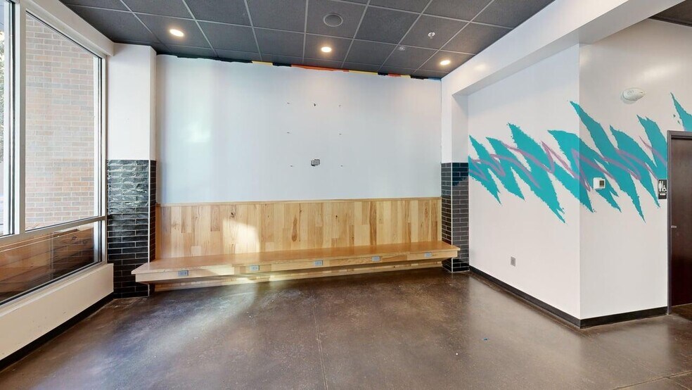 More Photos Of 111 W Columbia St, Fort Wayne Storefront For Lease