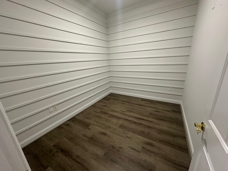 More Photos Of 10405 Old Alabama Connector Rd, Alpharetta Medical For Lease