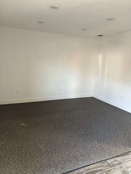 More Photos Of 9117 Milwaukee Ave, Lubbock Office For Lease