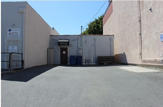 More Photos Of 840 S Robertson Blvd, Los Angeles Storefront Retail Office For Lease