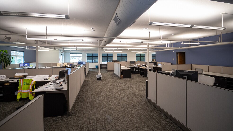 More Photos Of 3420 Lakeridge Pl NW, Rochester Office For Lease