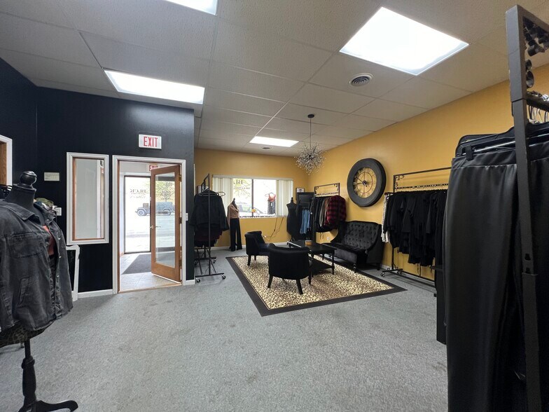 More Photos Of 402 E Main St, Riverton Storefront Retail Office For Sale