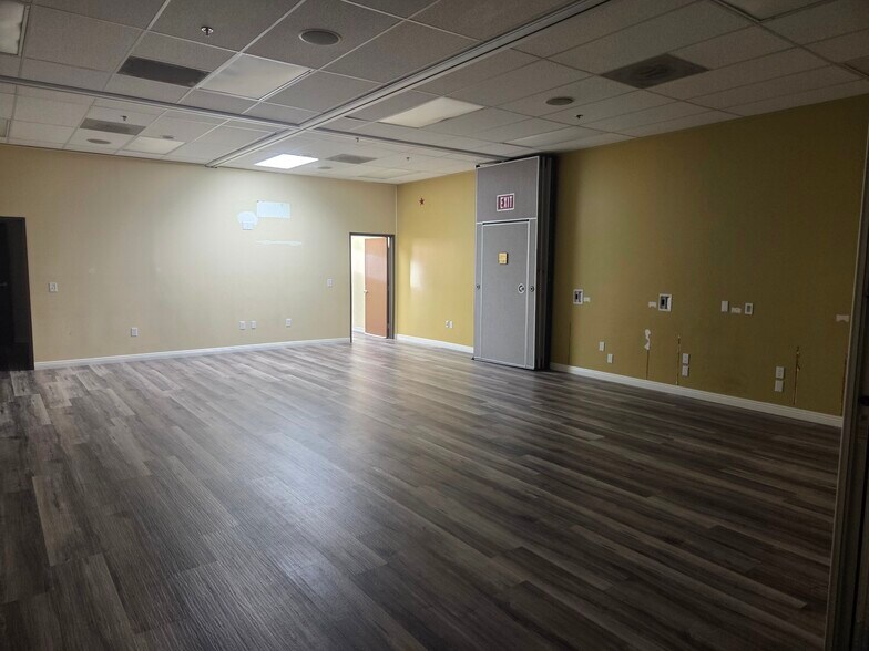 More Photos Of 28930-28988 Greenspot Rd, Highland Unknown For Lease