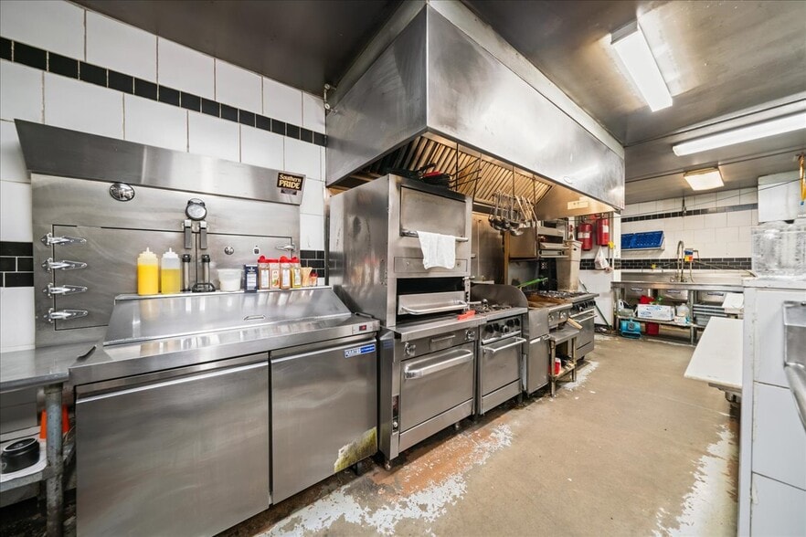 More Photos Of 2136 Lake Ariel Hwy, Lake Ariel Restaurant For Sale