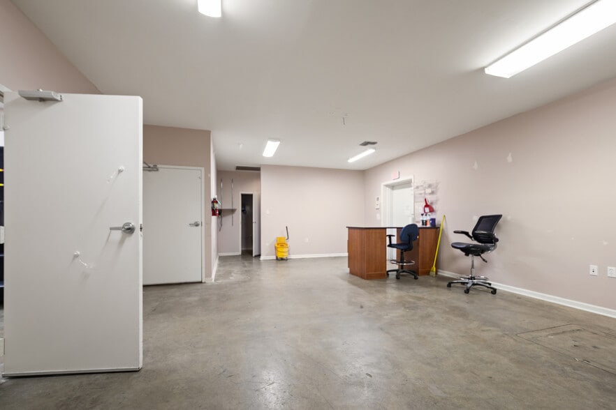 More Photos Of 106 Abigayles Row, Scott Warehouse For Sale