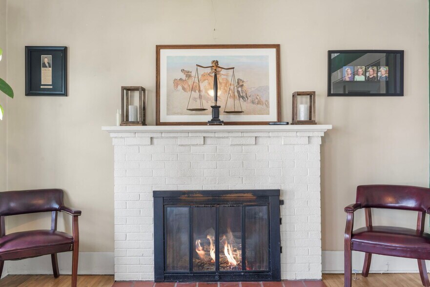 More Photos Of 1658 Saint Louis St, Springfield Office For Lease