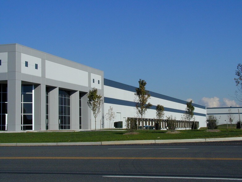 More Photos Of 283 Prospect Plains Rd, Cranbury Distribution For Lease
