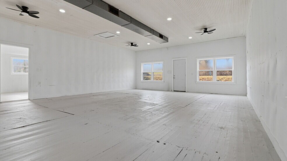 More Photos Of 3104 Tucker Hill Rd, Kinsale Warehouse For Sale