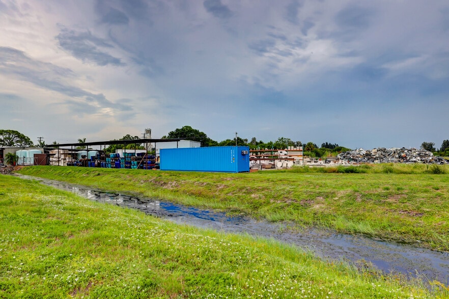 More Photos Of 17250 SW Railroad Ave, Indiantown Manufacturing For Sale