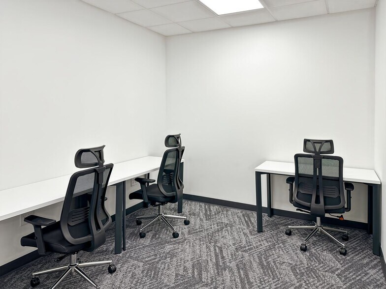 More Photos Of 3300 Gateway Centre Blvd, Morrisville Coworking Space
