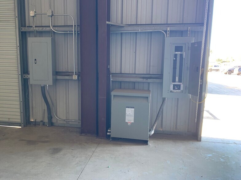 More Photos Of 11185 Roswell Ave, Pomona Warehouse For Lease