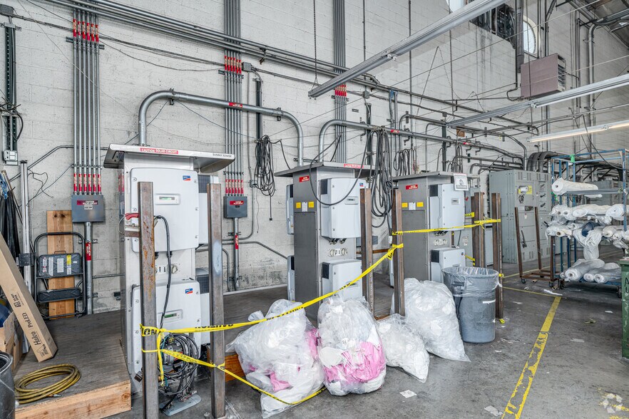 More Photos Of 5801 S Alameda St, Los Angeles Manufacturing For Sale
