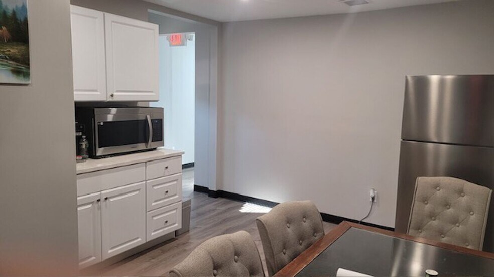 More Photos Of 1601 Pennsylvania Ave, Linden Manufacturing For Sale