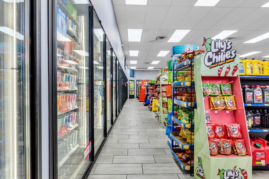 More Photos Of 7641 Hacks Cross Rd, Olive Branch Service Station For Sale