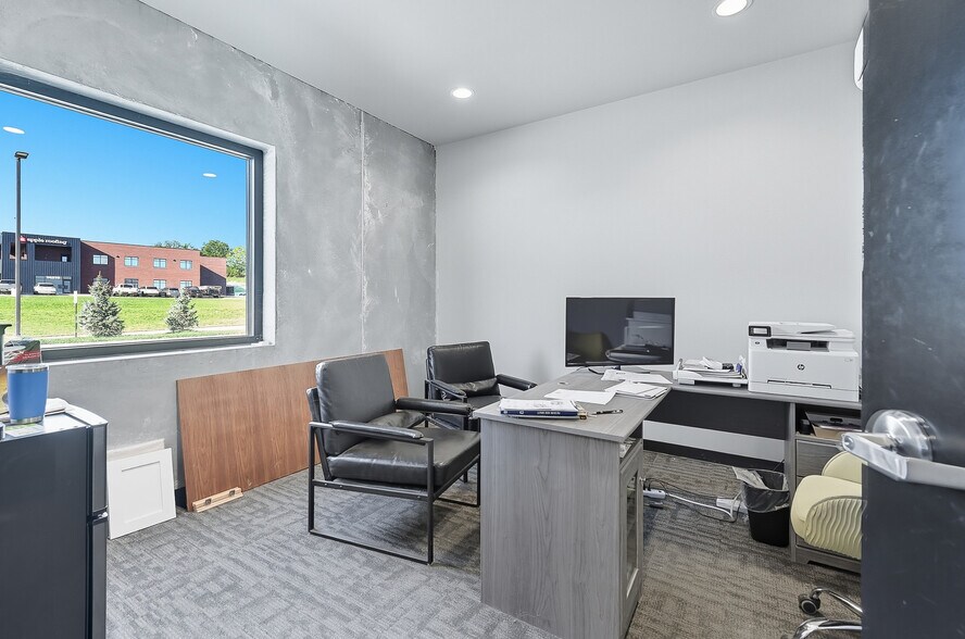 More Photos Of 14217 S 220th St, Gretna Distribution For Lease