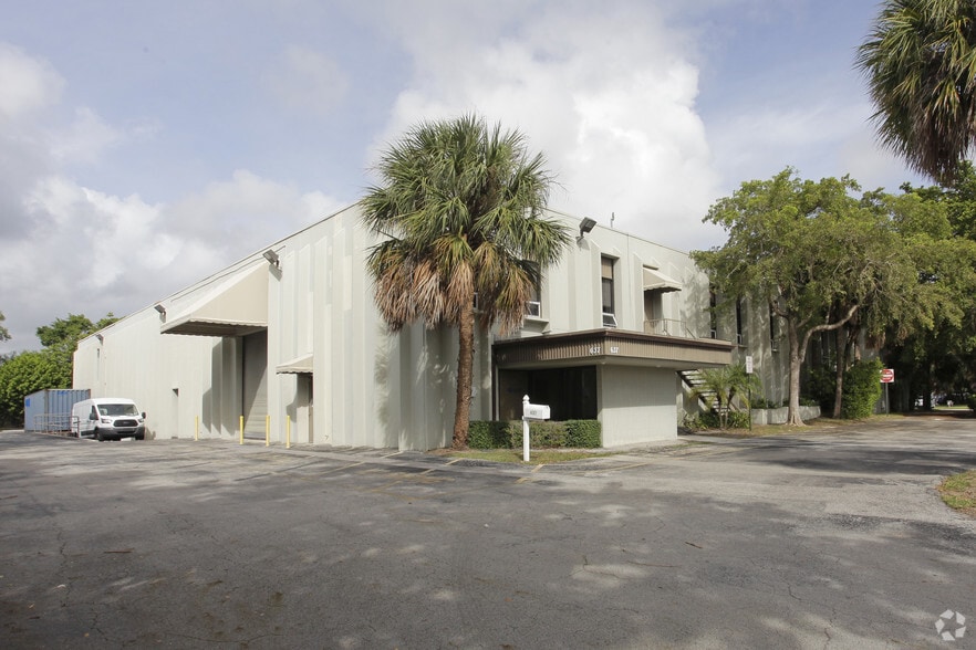 Primary Photo Of 637 Jim Moran Blvd, Deerfield Beach Warehouse For Lease