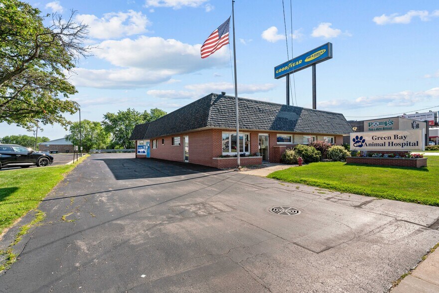 More Photos Of 1518 W Mason St, Green Bay Freestanding For Lease