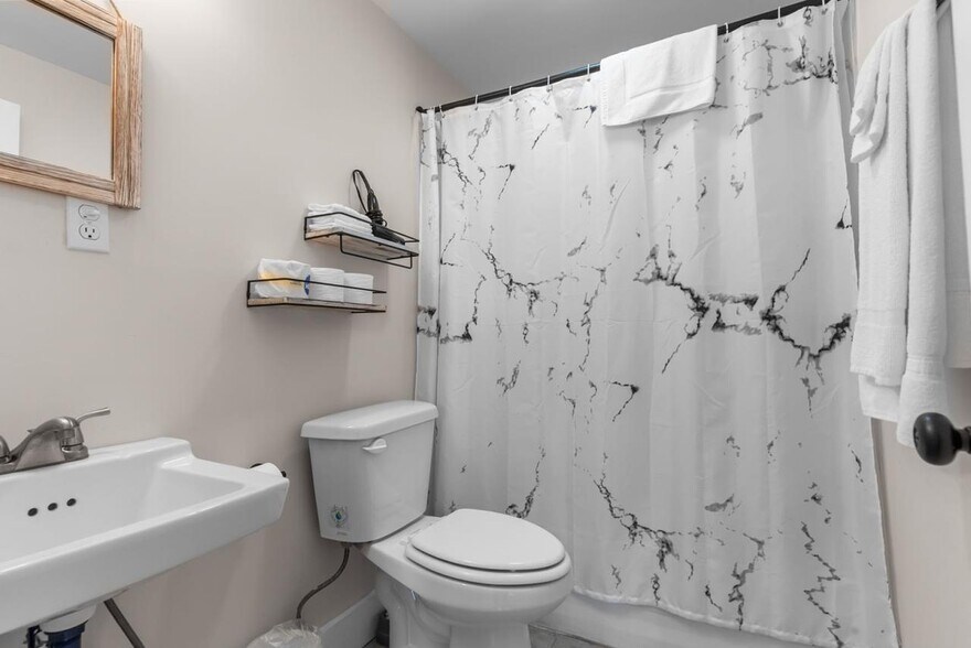 More Photos Of 509 W Main St, Fries Hotel For Sale