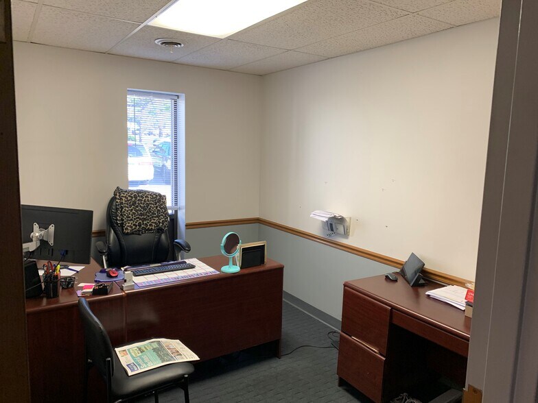 More Photos Of 5372 Enterprise Blvd, Bethel Park Warehouse For Lease