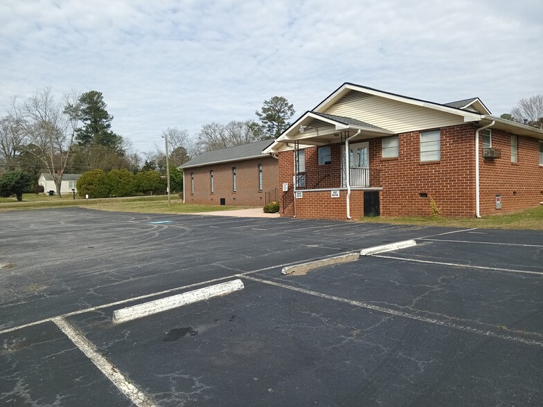 More Photos Of 1344 N 9th St, Griffin Religious Facility For Sale