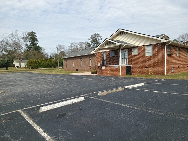 More Photos Of 1344 N 9th St, Griffin Religious Facility For Sale
