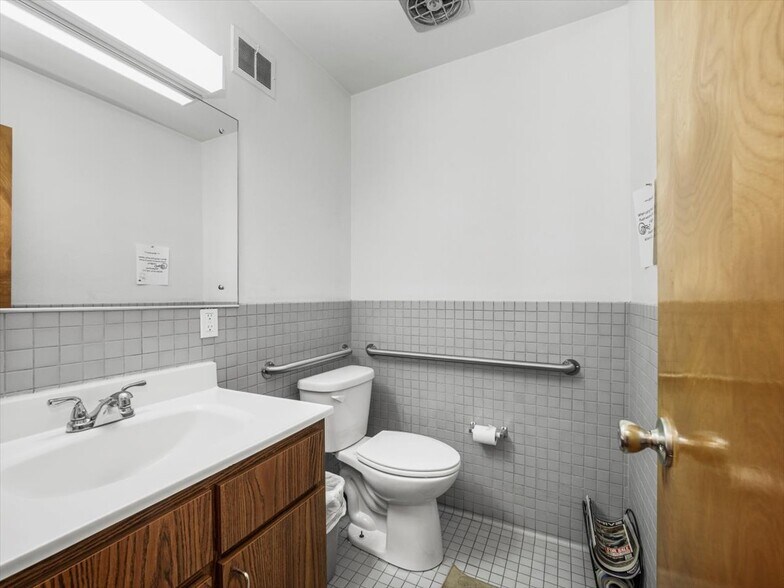 More Photos Of 584 Brown Ave, Turtle Creek Office For Sale