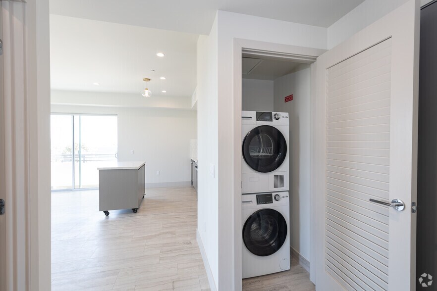 More Photos Of 4864 Melrose Ave, Los Angeles Apartments For Lease