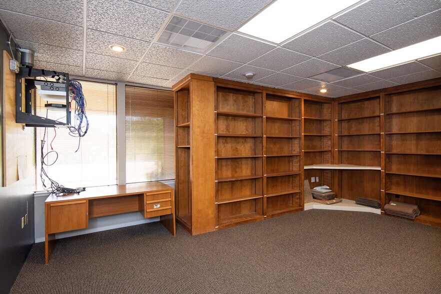 More Photos Of 1207 13th St, Modesto Office For Lease