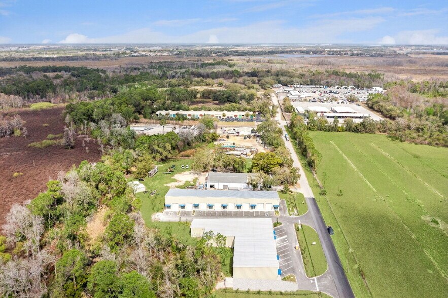 More Photos Of 7120 Sampey Rd, Groveland Business Park For Lease