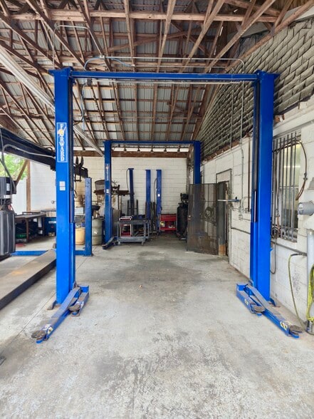 More Photos Of 1310 E 1st Ave, Mount Dora Auto Repair For Lease